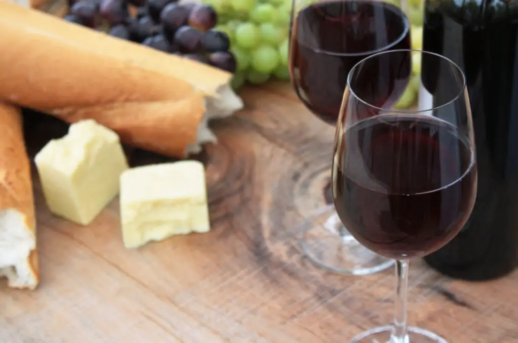 Wine, Bread, Cheese, Grapes