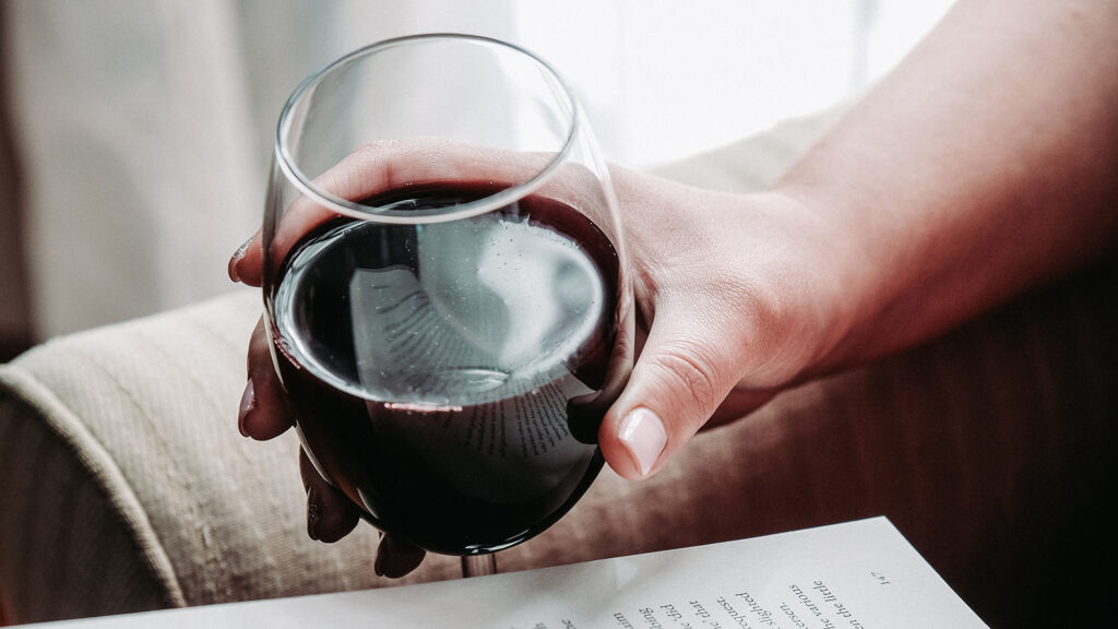 Benefits of Drinking Red Wine Before Bed