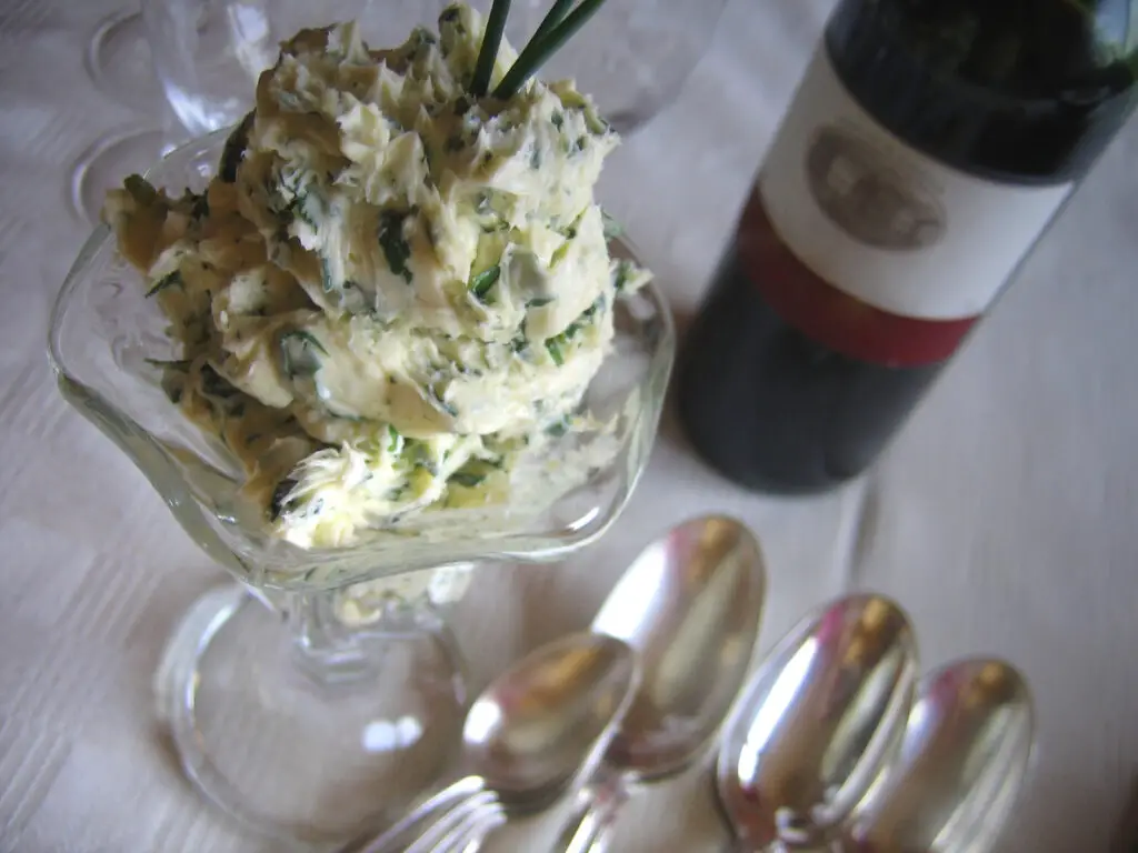 Celebration, Festive Dinner, Red Wine, Silver Spoons, As Starter: Garlic Butter
